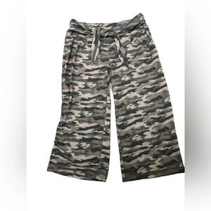 EUC Xersion Camo wide leg crop pant medium